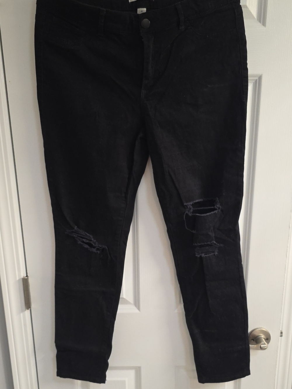 Refuge Black Skinny Jeans Distressed Ripped Knees